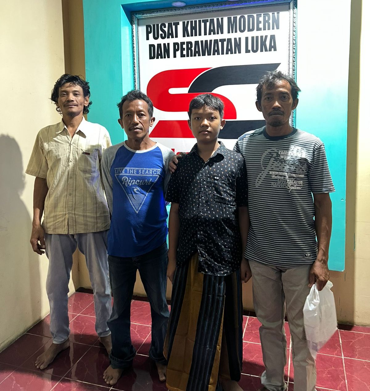 Fimosis pada Anak? Sunat anak dengan fimosis di Kediri - Gejala, Penyebab, & Cara Mengatasinya!