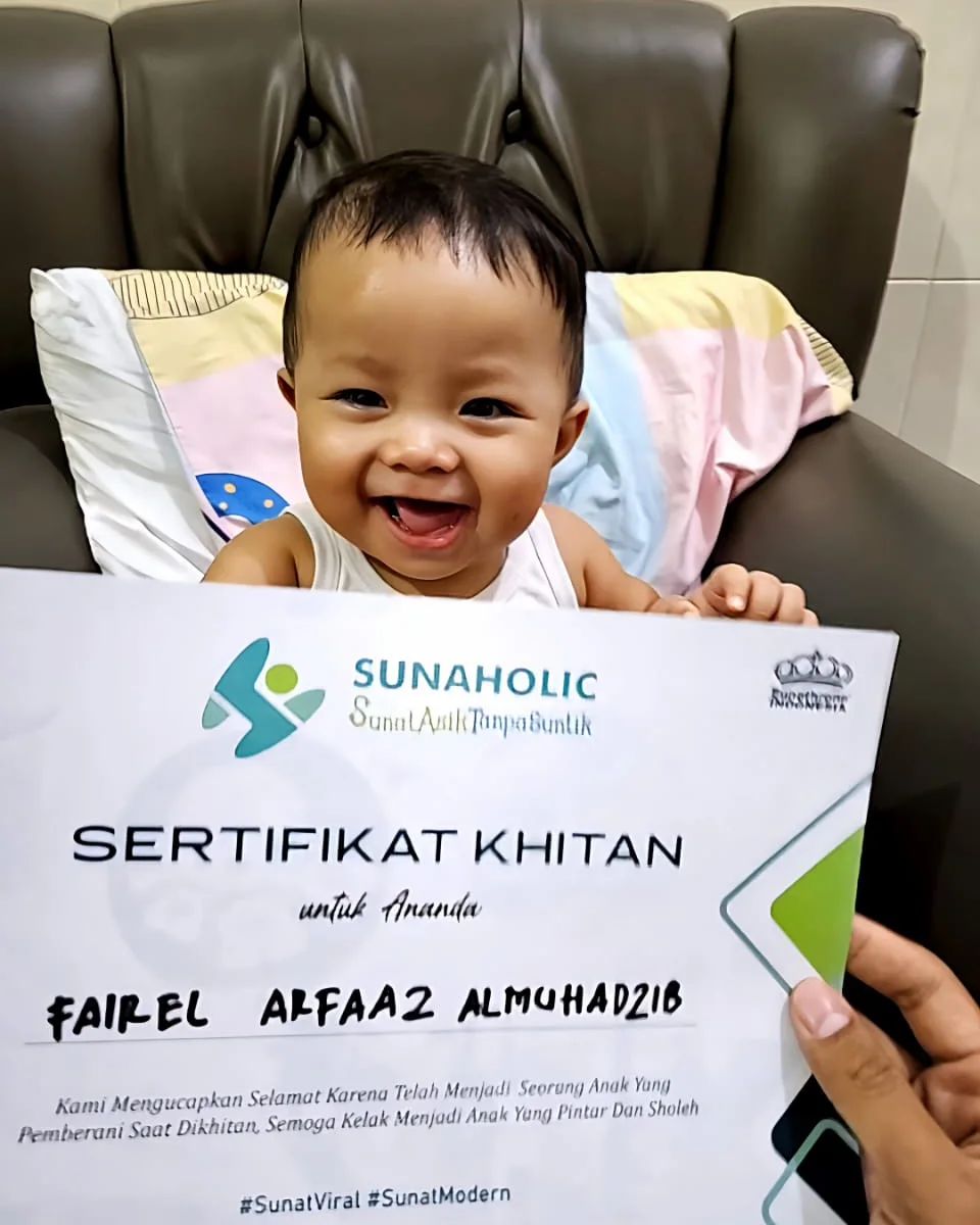 Sunat Bayi Klamp di Sunaholic : Sunat Bayi Penuh Keceriaan di Tulungagung - 0812 1770 7788