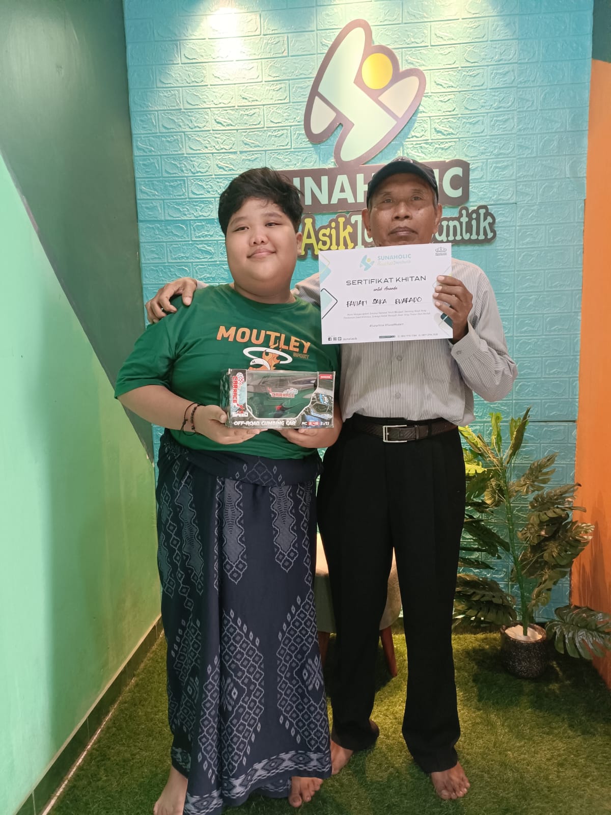 Sunat Gemuk Lem Sunat Gemuk Lem di Sunaholic Tulungagung – 0812 1770 7788