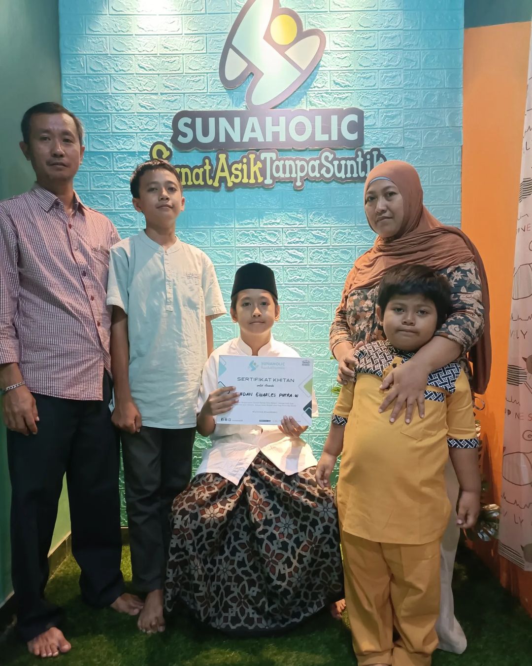 Sunat Bersama Saudara Sunat Menjadi Moment Membahagiakan Bersama Saudara di Sunaholic - 0812 1770 7788