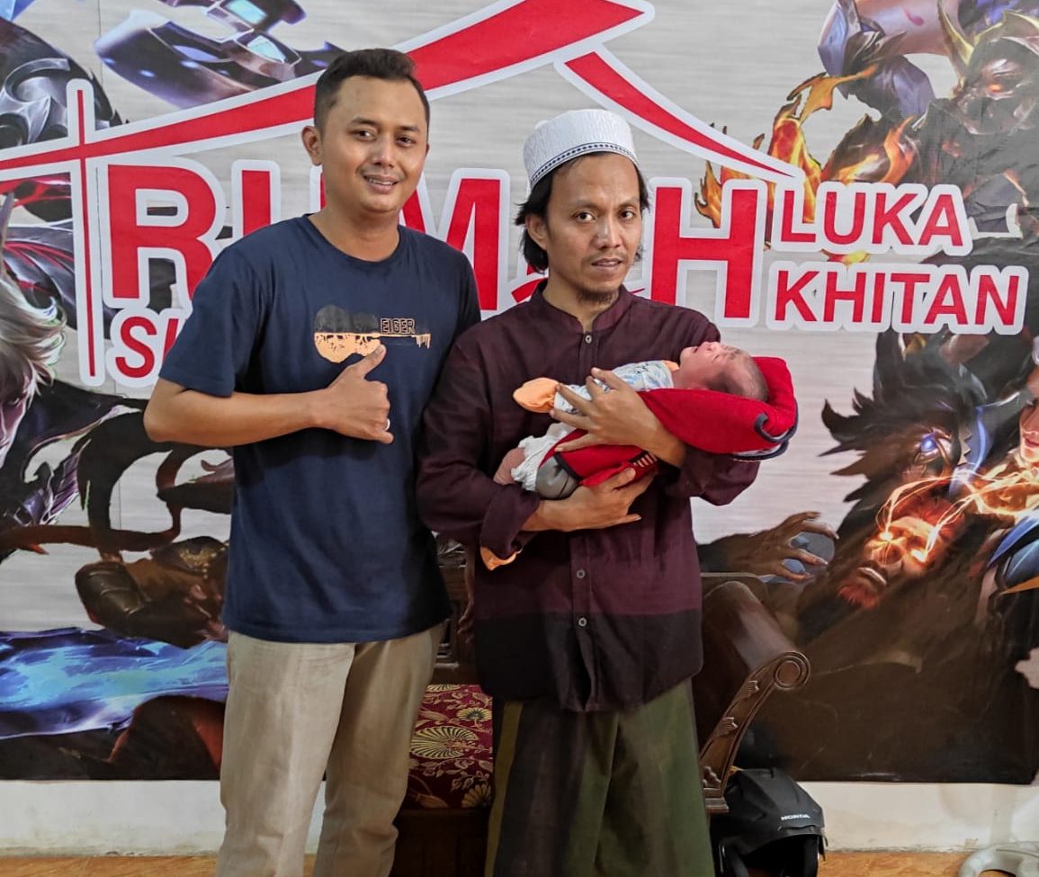 Kenali Fimosis Sejak Dini: Solusi Sunat Aman di Rumah Luka & Khitan Modern Situbondo