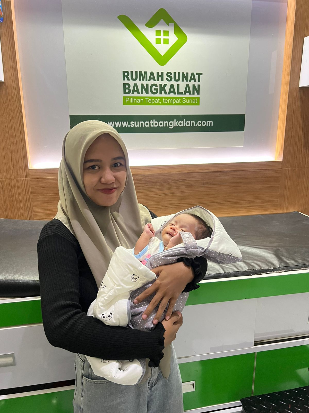 Sunat pada Bayi: Kapan Waktu yang Tepat dan Metode Terbaik? Solusi dari Rumah Sunat Bangkalan
